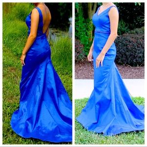 Royal blue, backless prom dress.